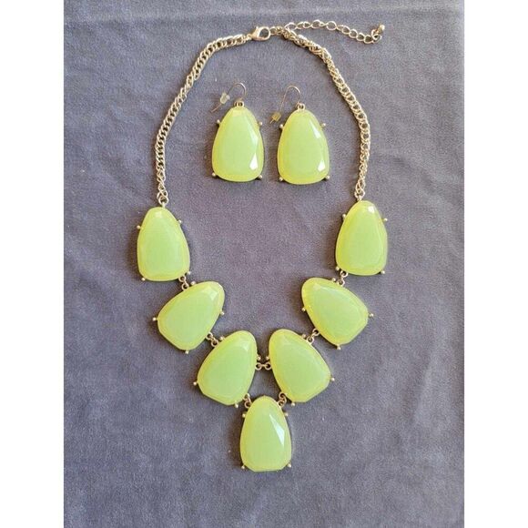 Bright Green/Yellowish Statement Necklace - Picture 1 of 3